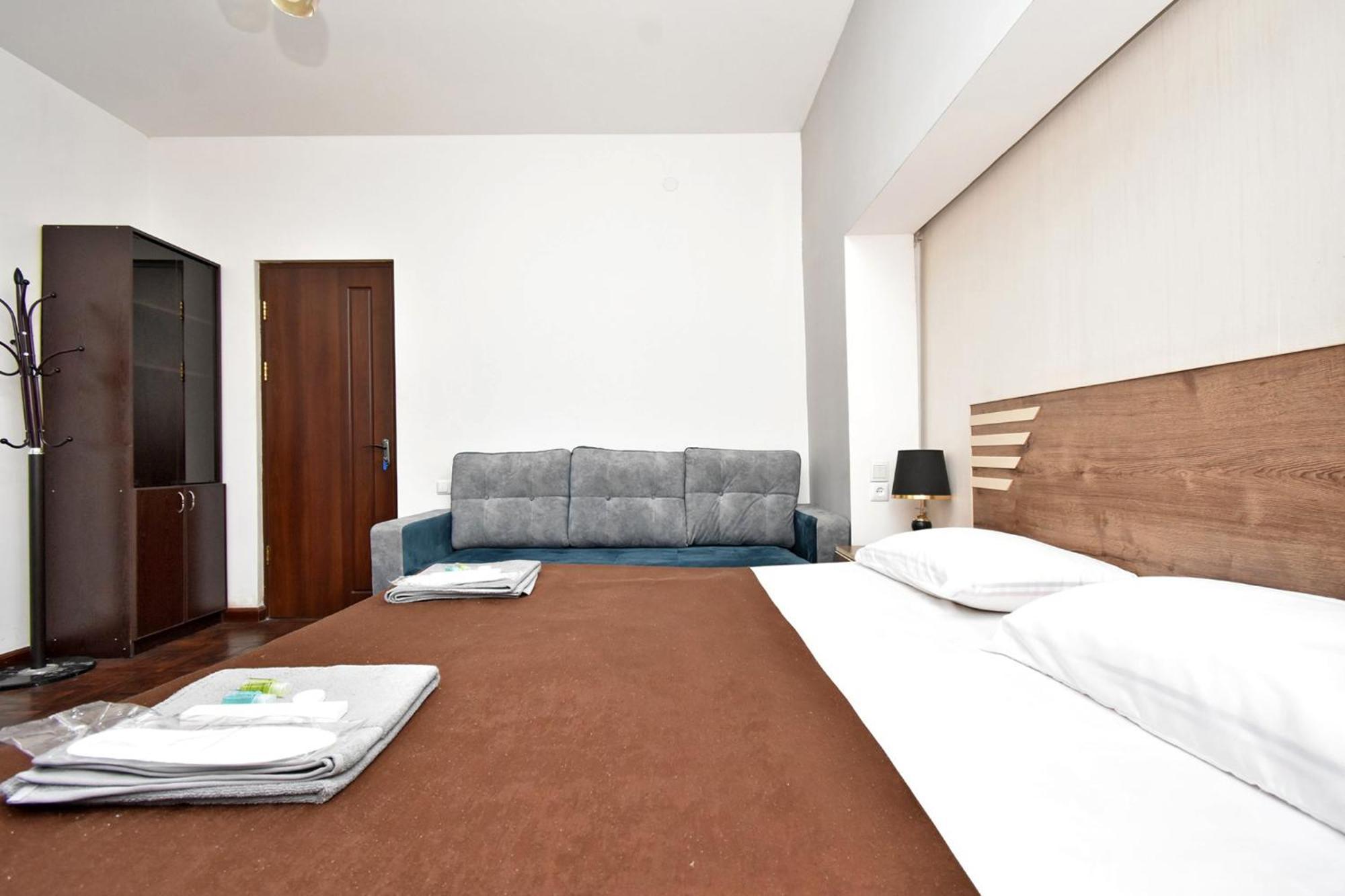 S A Guest House Yerevan Bagian luar foto